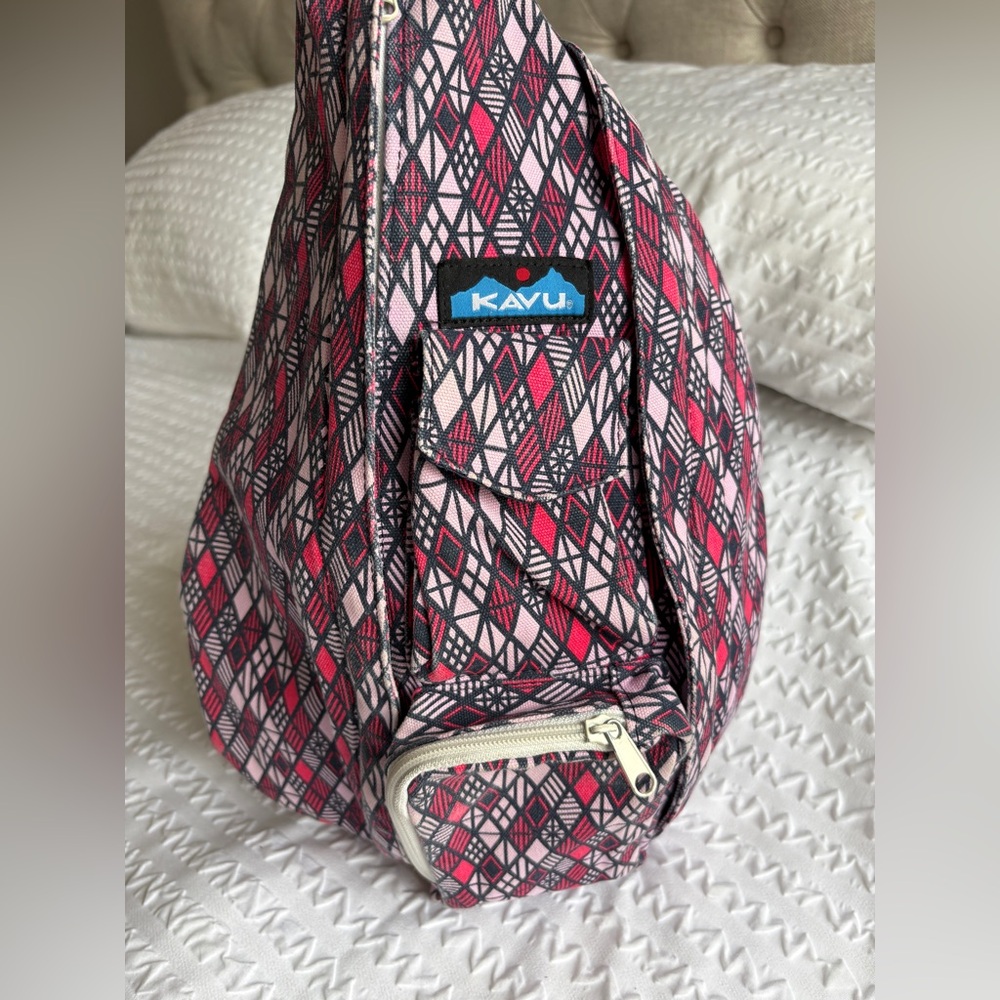 KAVU Original Rope Sling Bag Crossbody Travel Hiking Backpack Pink Diamonds